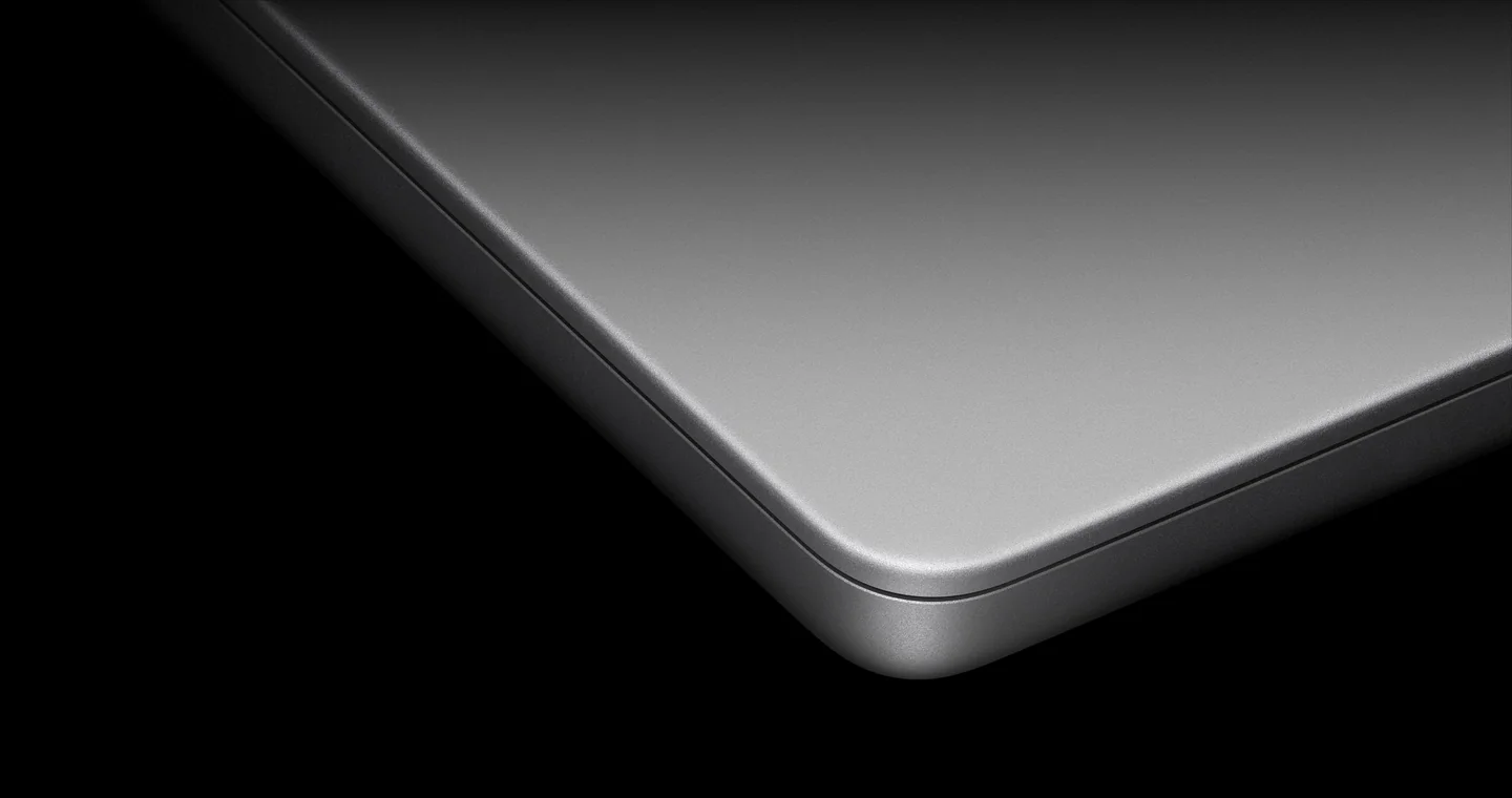 MacBook Pro 16 OLED M5 Max 36/2TB Silver — дизайн и цвет корпуса